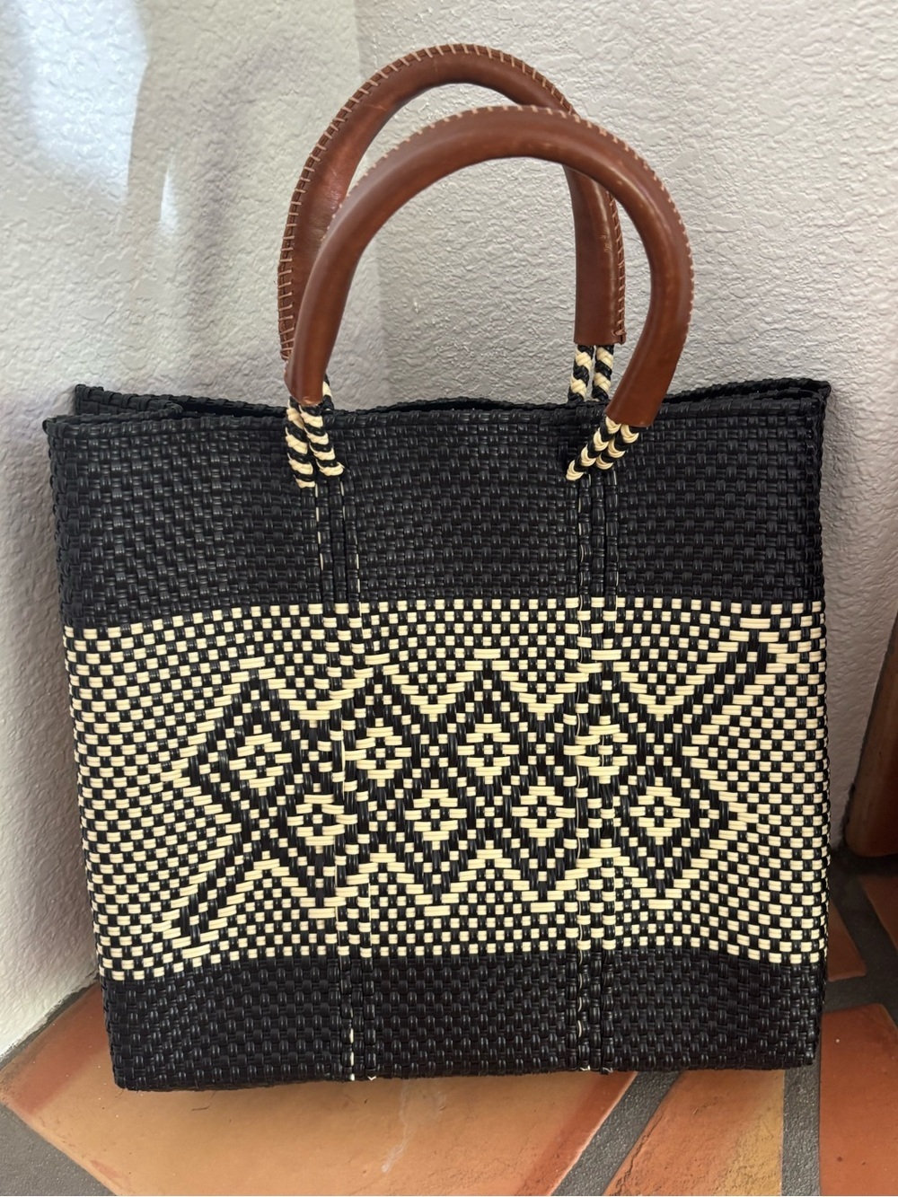 Artisan hand Woven Black & Cream Tote Bag with Leather Handles: Mexico